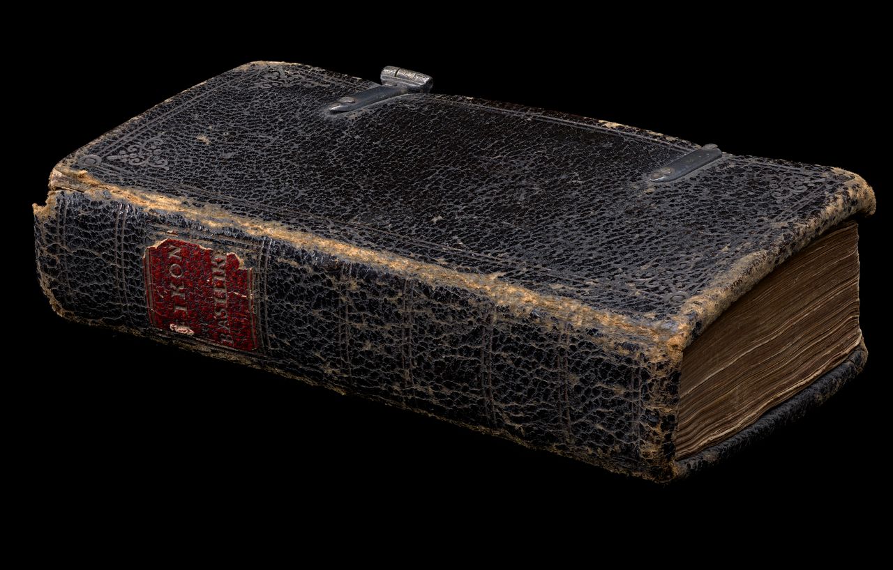 Charles Stuart and John Gauden, <em>Eikōn basilikē = The pourtraiture of His sacred Majesty in his solitudes and sufferings: with the addition of His Majesties prayers; and his reasons against the jurisdiction of the High Court of Justice.</em>, London, anonymous publisher, 1649, State Library Victoria, Melbourne (RAREEMM 115/27)